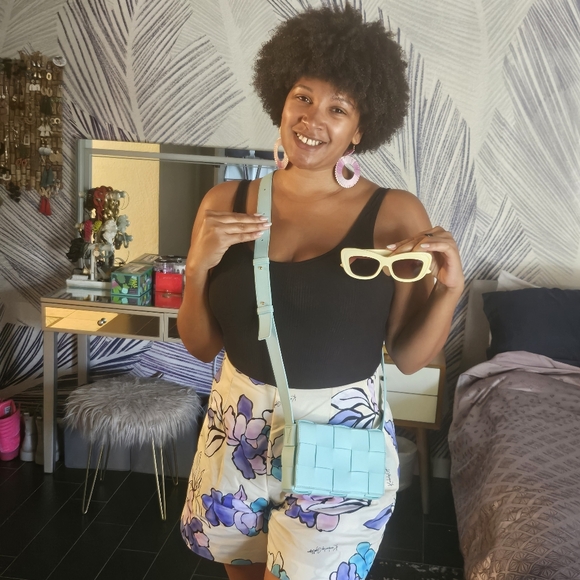 Meet your Posher, Tomantha - Picture 1 of 1